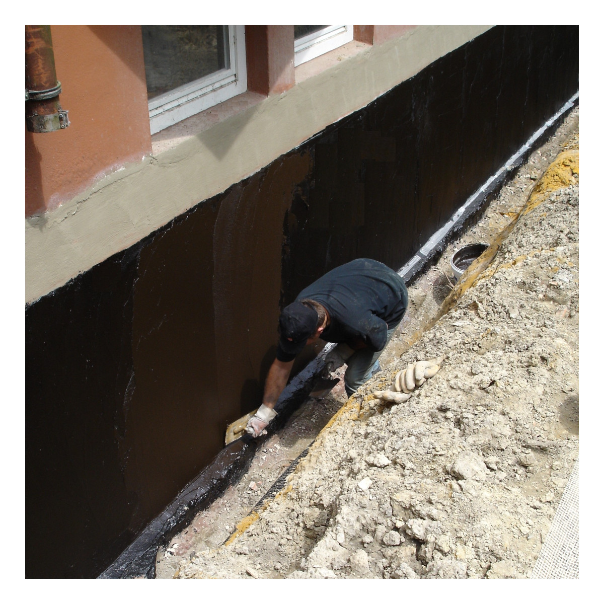 2-komp. Bitumen-Dickbeschichtung zur sicheren, normgerechten Bauwerksabdichtung